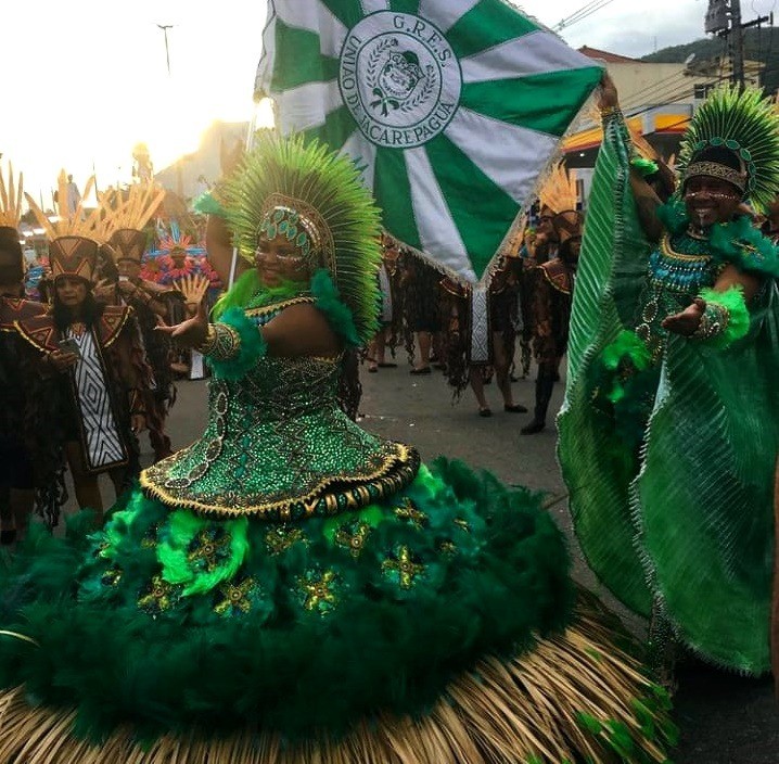 Casal de mestre-sala e porta-bandeira - Foto: Divulgação 