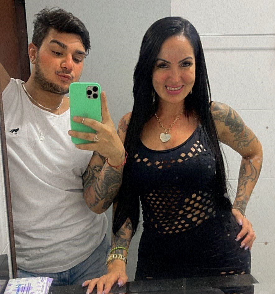 Atriz Elisa Sanches ao lado do seu agente Luiz Otávio Berg - - Foto: Reprodução / Instagram 