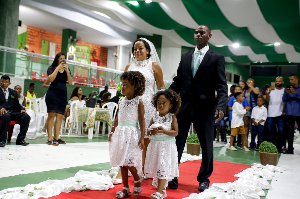 Festa tem muito samba para celebrar a união de 25 casais da região - Foto: João Carlos Gomes
