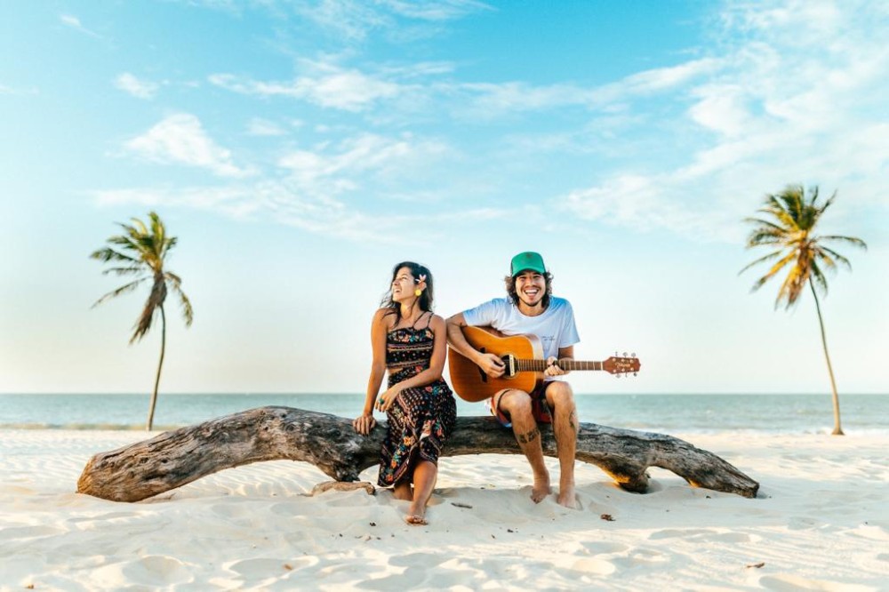 Benziê é um duo formado pelo casal de namorados Vic e Du - Foto: Divulgação 