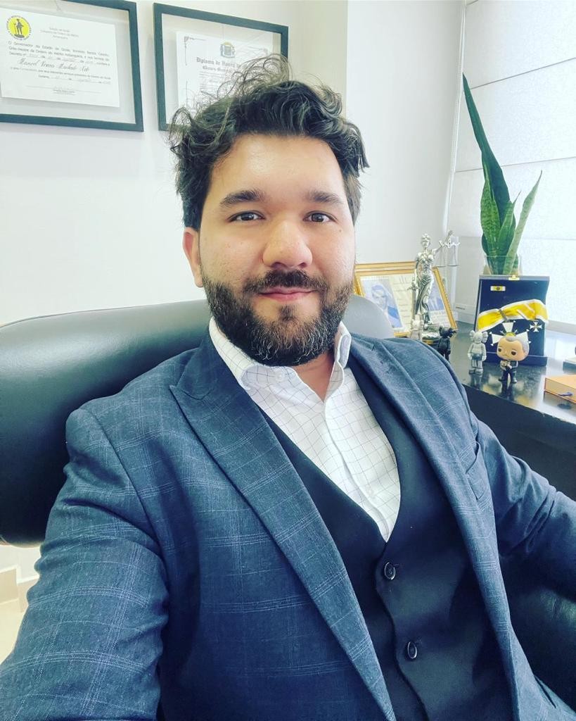 Proprietários de perfis famosos suspensos reclamam de plataforma, que não abre negociação; Alternativa é o poder Judiciário, mas rede social ignora liminares ganhas pelos usuários. Imagem: Advogado Manoel Pereira - Foto: Divulgação 