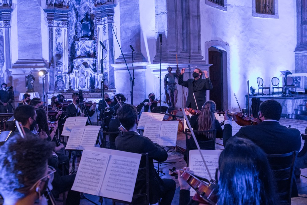 Criada para promover o ensino da prática orquestral, a Academia Orquestra Ouro Preto abre edital para interessados em integrar o programa de bolsistas. As vagas são nas áreas de violino, percussão e maestro assistente. As inscrições vão até 20 de fevereir