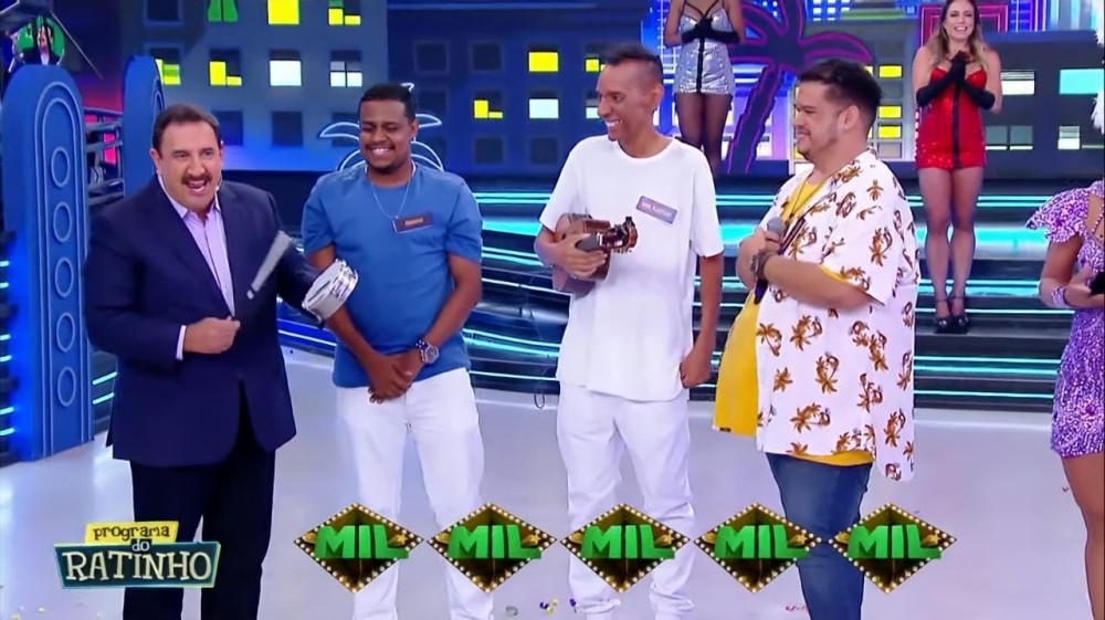 Thiago no Palco do Programa do Ratinho - Foto: Divulgação 