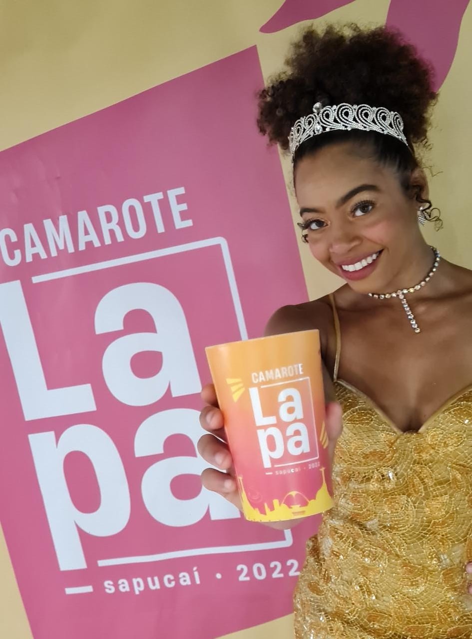 A cantora Olívia Nobre, mais conhecida como Lily Nobre, fez sua estreia no carnaval carioca como musa do novíssimo camarote Lapa - Foto: Jan Sen 