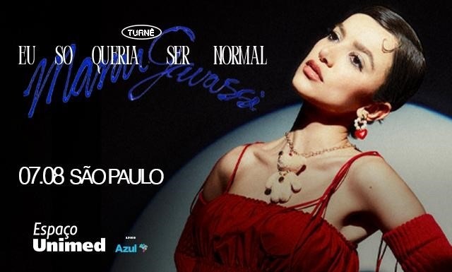 Cantora chega para apresentação da tour 