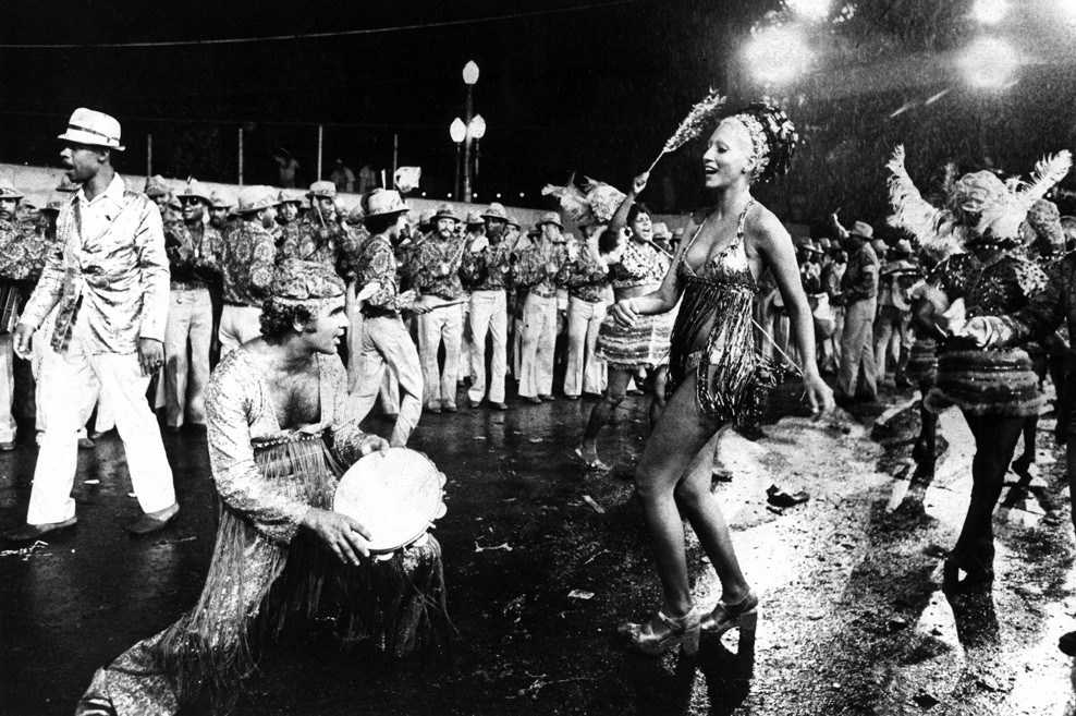 Brasil, Rio de Janeiro, RJ. Desfile das escolas de samba na rua anima o carnaval mesmo com chuva. - Crédito:ARQUIVO/AGÊNCIA ESTADO/AE/Codigo imagem:5084