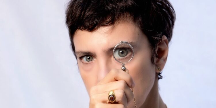 Não olhe para trás. Adriana Calcanhotto lança canção inédita, “Veneno Bom”
