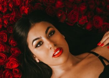 Com forte inspiração nos clássicos do cinema, Calena lança 2º single “Não Vou Parar”