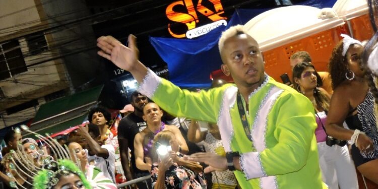 Rumo a 2022! Mestre Darlan realiza 1º ensaio da Bateria de Manguinhos