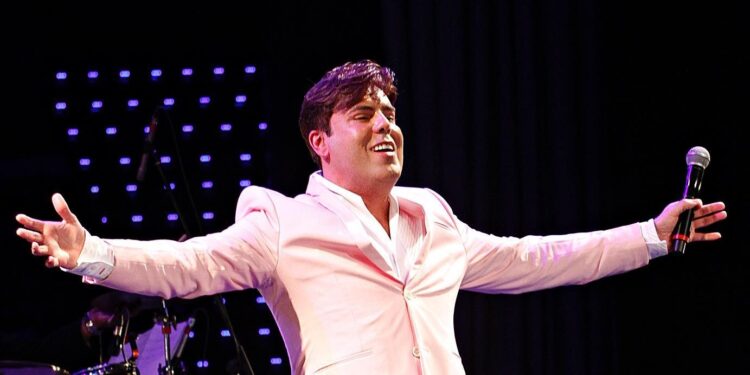 Enfim voltei! Cantor Márcio Gomes está de volta ao Imperator com show ‘Eternas Canções’