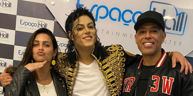 MC Koringa e sua filha prestigia tributo ao Rei do Pop Michael Jackson
