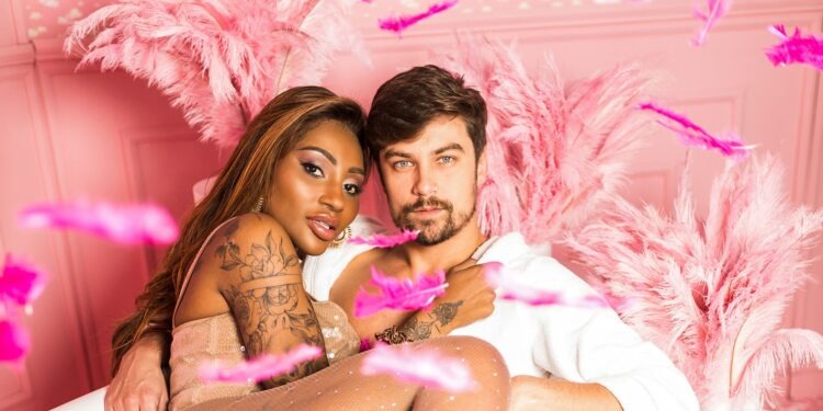 Criado pela Ísis Lyon, artistas participam de calendário beneficente