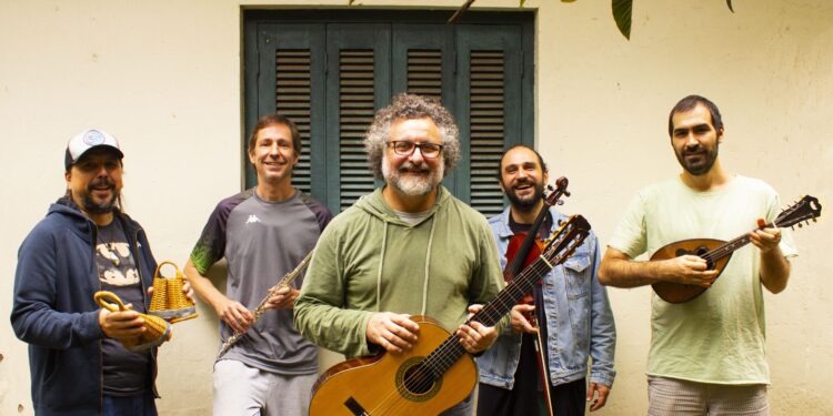 Marcelo Delacroix apresenta show Híbrido no Teatro Dante Barone em Porto Alegre
