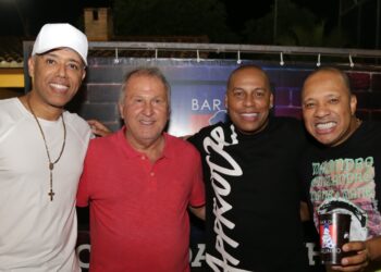 Délcio Luiz grava vídeoclipe no Centro de Futebol Zico, no Recreio dos Bandeirantes