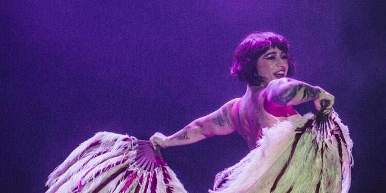 Teatro Rival Refit apresenta: “Noites Burlescas – Cabaré Carioca de Variedades”