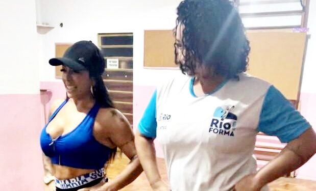 Rose Nascimento se prepara para sua coroação e reinado na União do Parque Acari