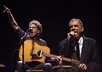 Arnaldo Antunes e Nando Reis incendeia a plateia do Qualistage