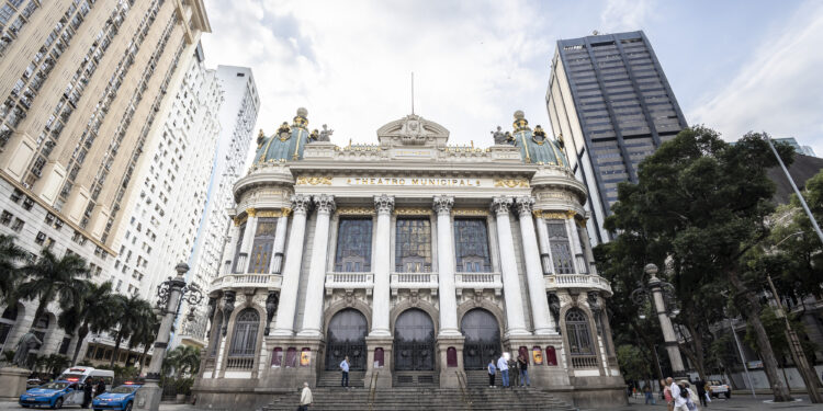 Theatro Municipal do Rio de Janeiro abre as portas no dia do aniversário de 114 anos (14/7)