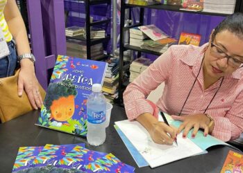 “Como Música para os Ouvidos”, livro de Isa Colli, emociona leitores na Bienal do Rio