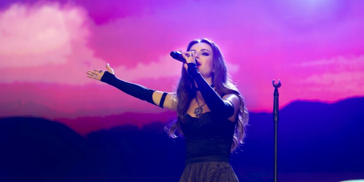 Alô, alô fãs de Sandy! Cantora fará show no Rio de Janeiro em abril no Qualistage