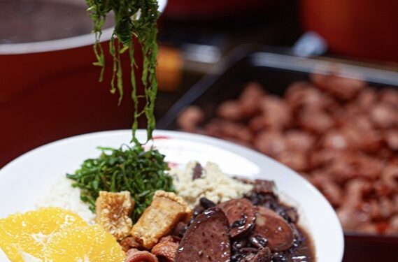 Bom feriado a todos! Bar do Zeca Pagodinho comemora dia de São Jorge com feijoada