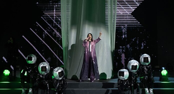 Laura Pausini bate recorde com um público de 450 mil em sua turnê mundial