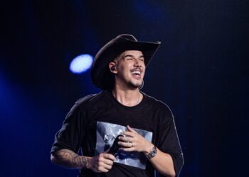 Zé Vaqueiro acerta mais um hit exaltando a mulher: “Maravilhosa”, e chega ao top 50!