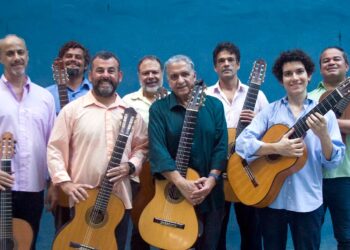 Apresentação da Camerata de Violões no 2º Concerto Didático da Escola de Música da Rocinha
