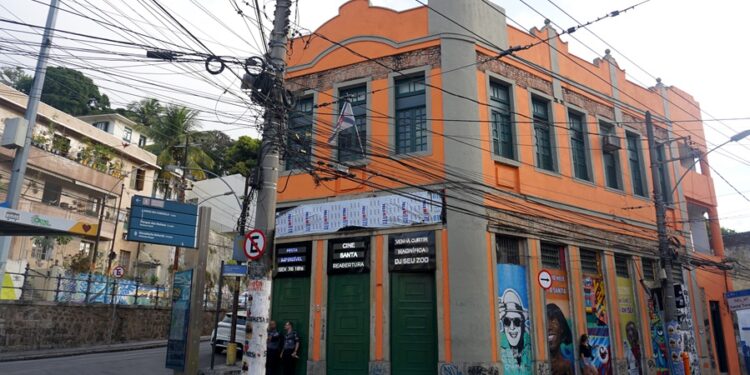 Modernizado e democratizado, tradicional Cine Santa Teresa é reinaugurado