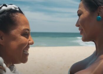 Gracyanne Barbosa e Evelyn Castro protagonizam cena de ciúmes na praia em novo vídeo de “Tô de Graça – O Filme”
