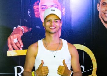 MC Jefinho prestigia gravação do DVD de 30 anos do Grupo Revelação