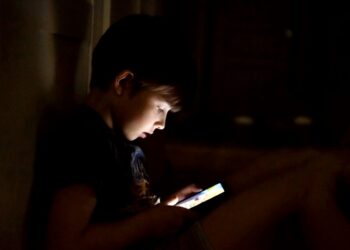 Web é uma terra sem lei? Cinco dicas para proteger crianças e adolescentes na internet