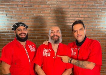 Seu Roque celebra 15 anos de carreira com lançamento de álbum ao vivo no Teatro Rival Petrobras