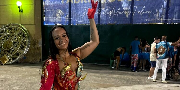 “Agradeço de coração”. Pamella Carvalho é a nova Rainha de Bateria da União de Jacarepaguá