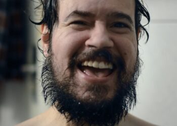 Premiado doc ‘Memórias de um Esclerosado’ estreia nos cinemas, no dia 8 de maio